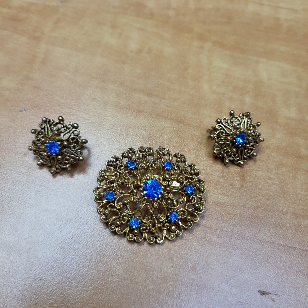 Elegant Gold and Blue Jewelry Set